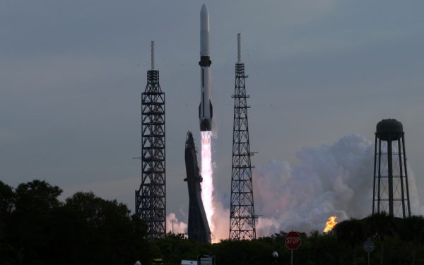 Blue Origin lansează prima rachetă reutilizabilă: Un pas uriaș în industria spațială