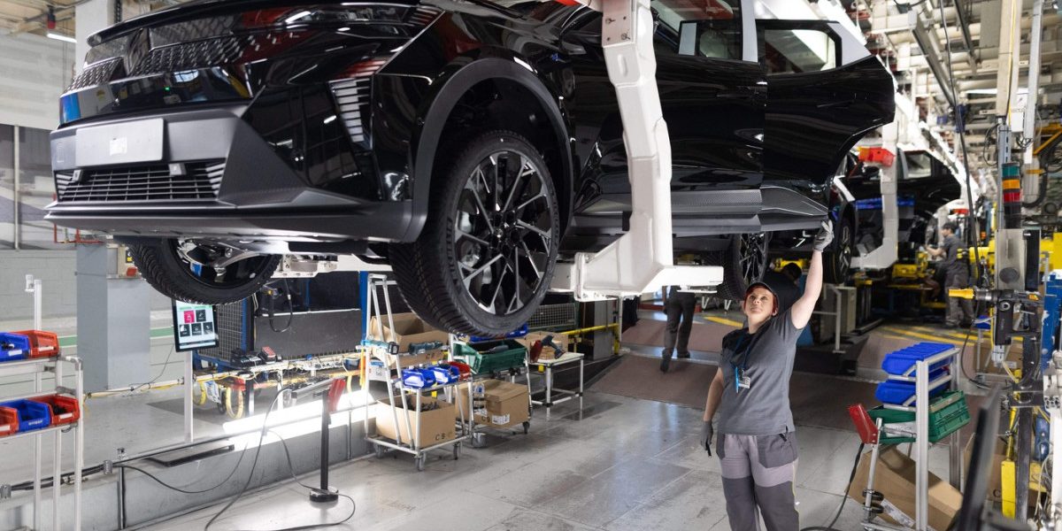 Renault dă afară masiv: Până la 20% din ingineri, pe drumuri în 2 ani