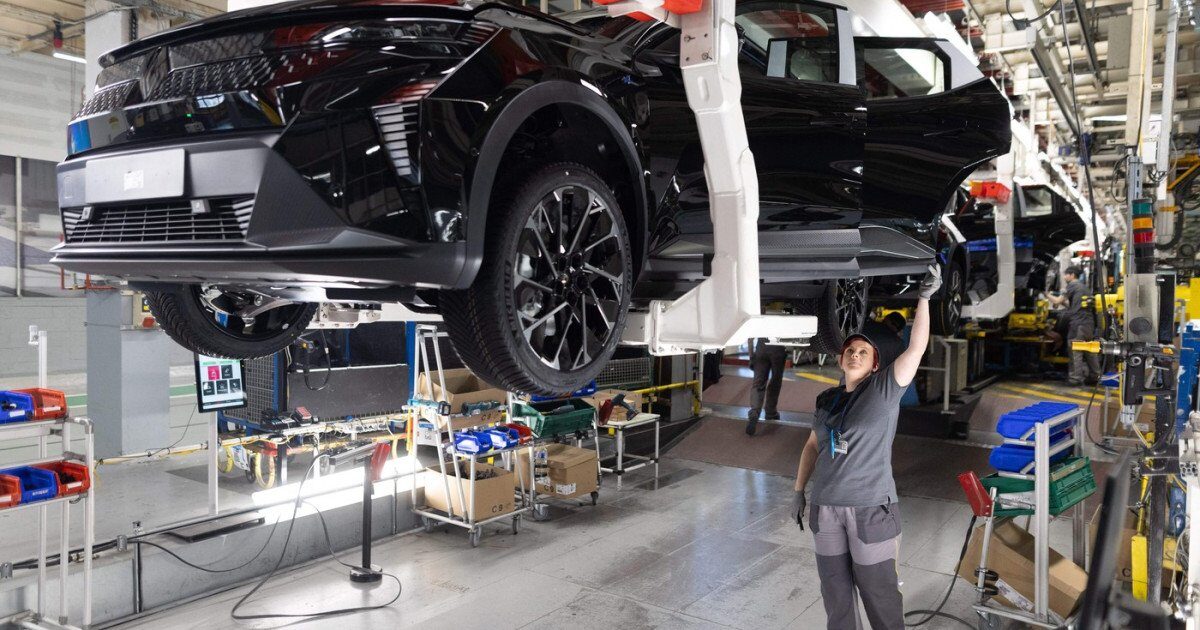 Renault dă afară masiv: Până la 20% din ingineri, pe drumuri în 2 ani