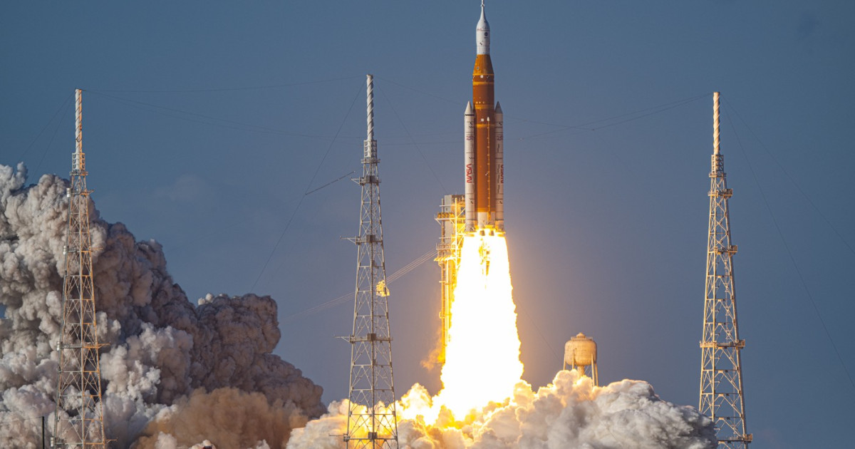 Cel mai avansat zbor spațial al oamenilor a depășit limitele cunoscute ale explorării lunare Misiunea Artemis II a echipajului format din patru astronauți a marcat un moment istoric pentru explorarea spațiului, reușind să depășească pentru prima dată pragul de distanță față de Pământ