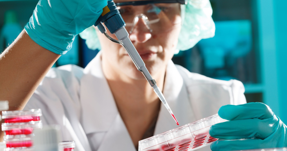 Primul caz de pacient uman infectat cu virusul gripal H9N2, cunoscută și sub denumirea de gripă aviară, a fost înregistrat în Italia pe data de 25 martie 2026, anunță oficialii din Ministerul Sănătății din această țară