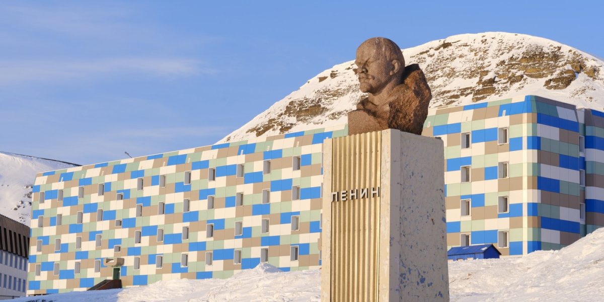 SVALBARD: Poarta Norvegiei către Arctică, avanpostul „înghețat” al lui Putin