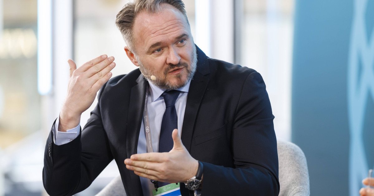 UE se pregătește de criză energetică gravă, reactivând măsuri de urgență din 2022 din cauza tensiunilor din Orientul Mijlociu Uniunea Europeană se află în alertă maximă privind aprovizionarea cu energie, iar autoritățile pregătesc măsuri de criză din ce în ce mai suspecte pentru a face față perturbărilor create de conflictele din Orientul Mijlociu