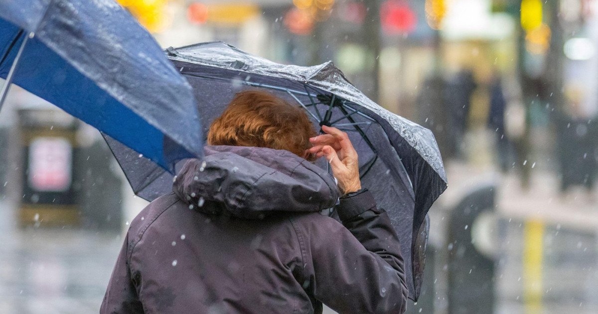 Vreme severă în România: ANM a emis coduri de vreme rea în toată țara Administrația Națională de Meteorologie (ANM) a emis o serie de avertizări meteo pentru următoarele zile, anunțând o înrăutățire accentuată a vremii în întreaga țară