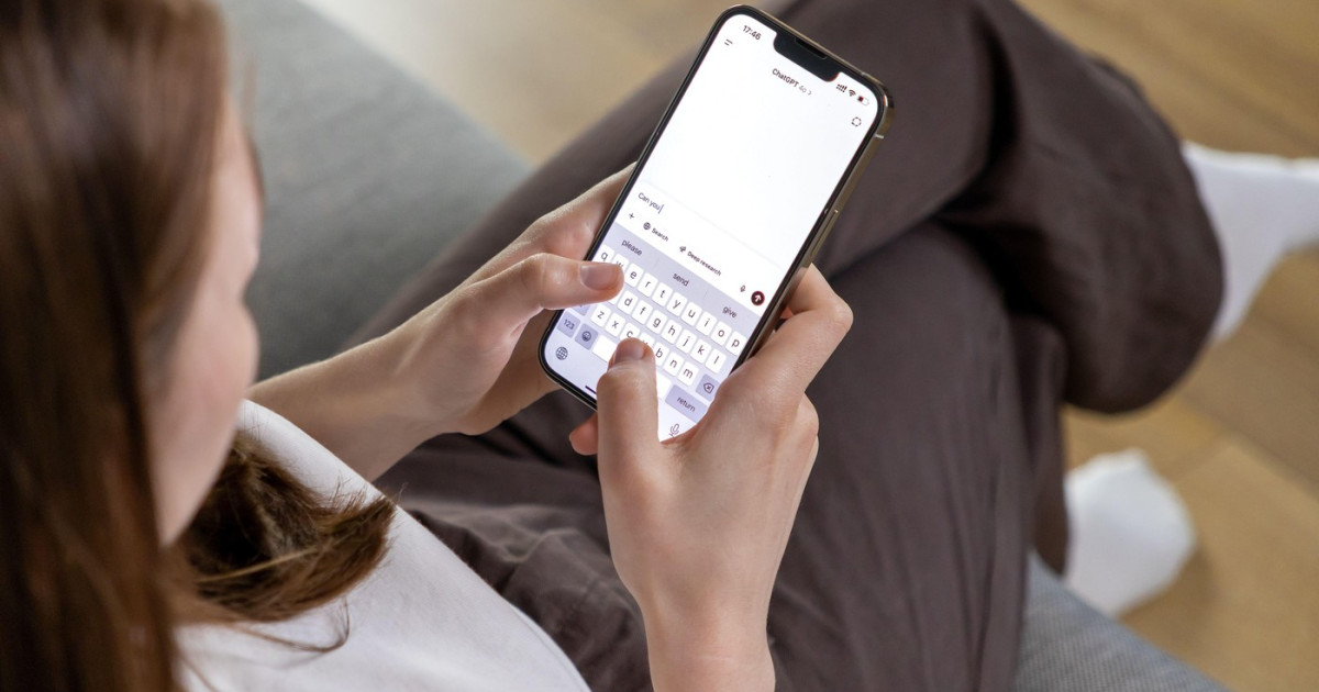 Un studiu recent scoate la iveală faptul că utilizarea asistentei bazate pe inteligența artificială în consultări personale poate influența deciziile și percepțiile utilizatorilor în mod surprinzător