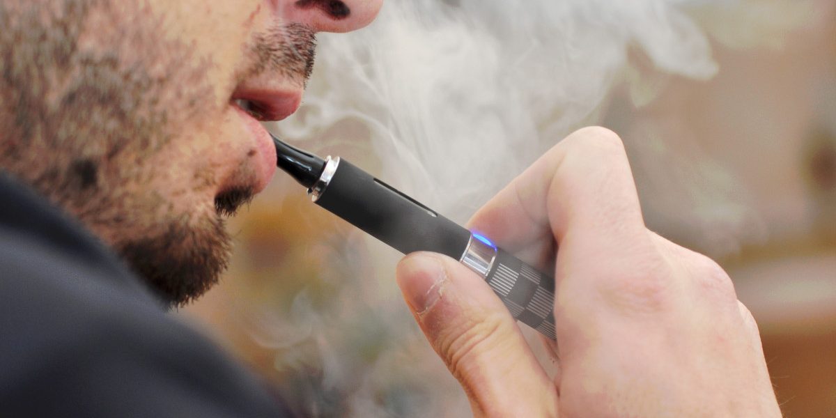 Vape-urile, interzise în spațiile publice închise: Proiect în Parlament
