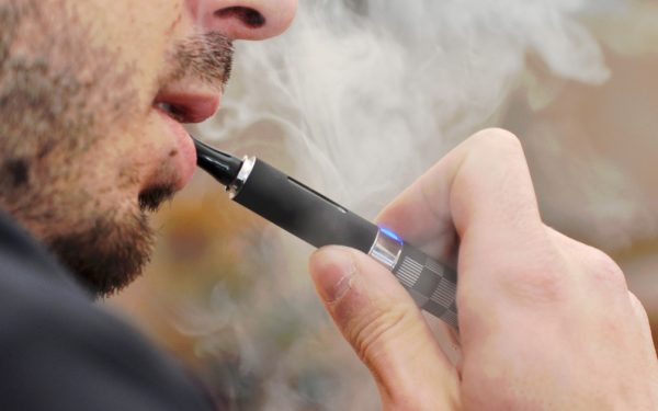 Vape-urile, interzise în spațiile publice închise: Proiect în Parlament