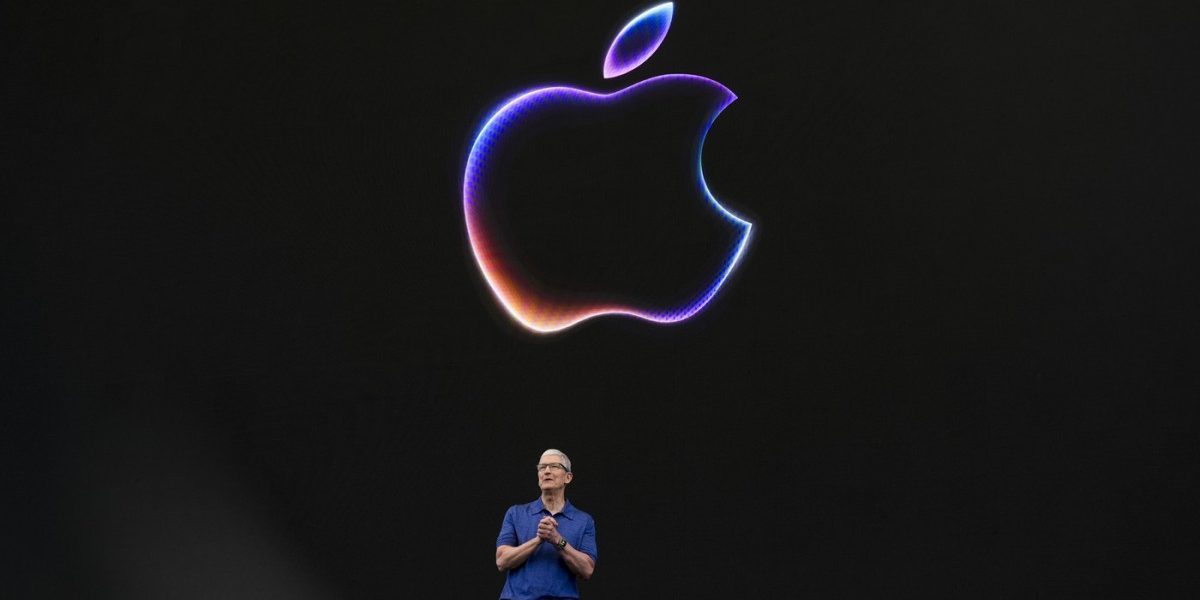 Cook, după 15 ani, cedează șefia Apple. Cine-i succesorul?