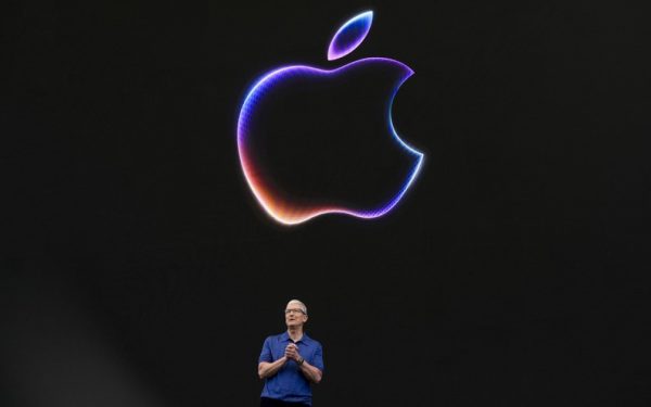 Cook, după 15 ani, cedează șefia Apple. Cine-i succesorul?