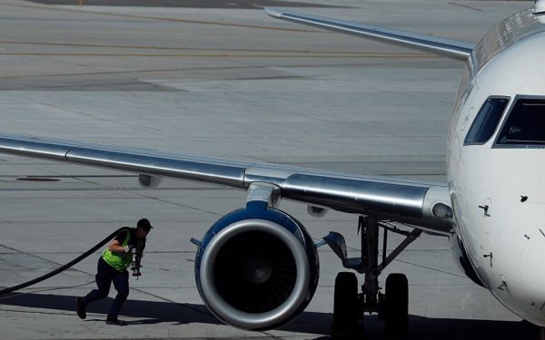Aeroporturile din Europa, în pericol: combustibil pentru avioane, pe terminate