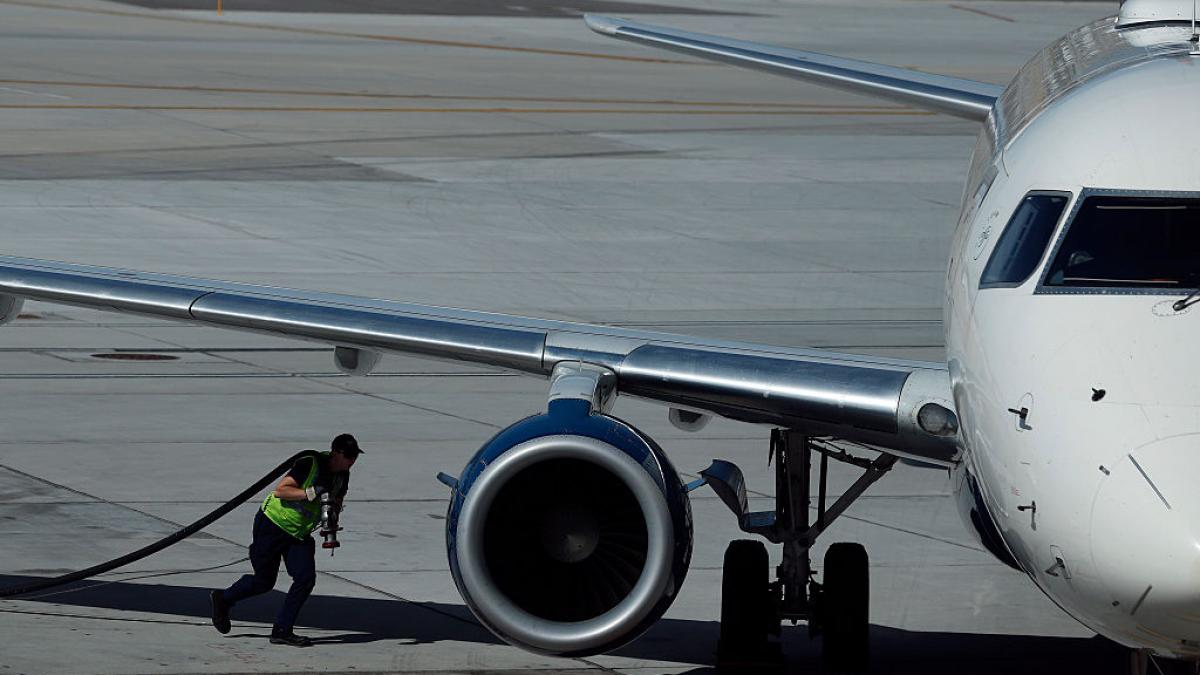 Aeroporturile din Europa, în pericol: combustibil pentru avioane, pe terminate