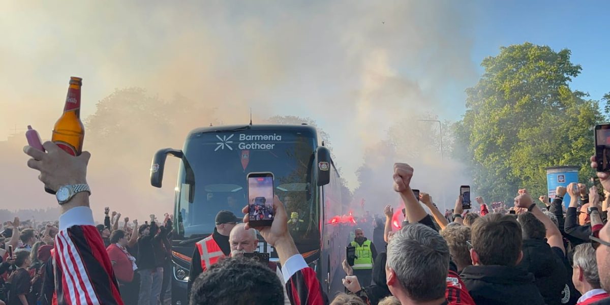 Pyro-spectacol incendiar pentru vedetele Leverkusen, înainte de Bayern