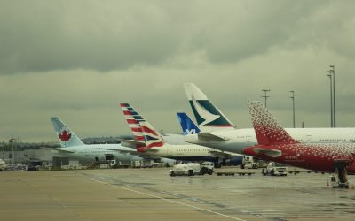 Aviația europeană, în criză: Prețul combustibilului dublu. Ce urmează