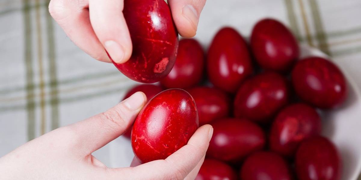 Alergia la ouăle de Paște: Simptome, riscuri și CÂND mergi la medic