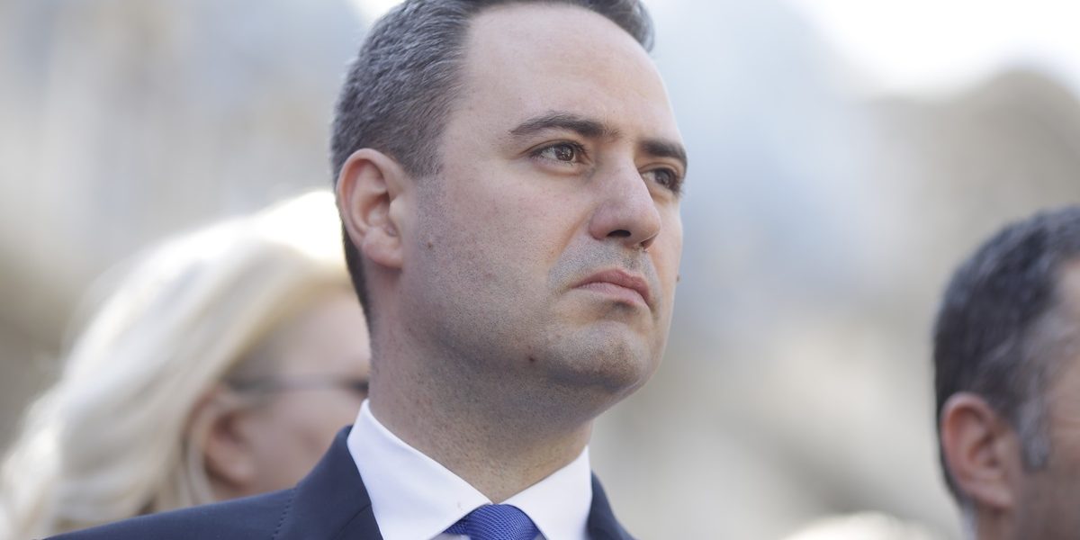 Finanțele, împrumut record din cauza crizei politice interne din România