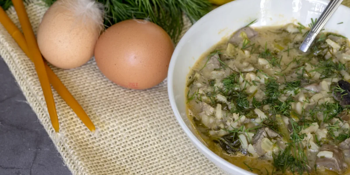 Gusturi EXTREME de Paște: Supă din organe și plăcinta „pizza” cuceresc lumea!