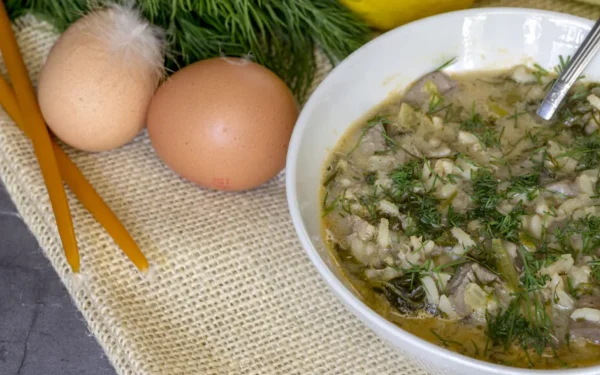 Gusturi EXTREME de Paște: Supă din organe și plăcinta „pizza” cuceresc lumea!