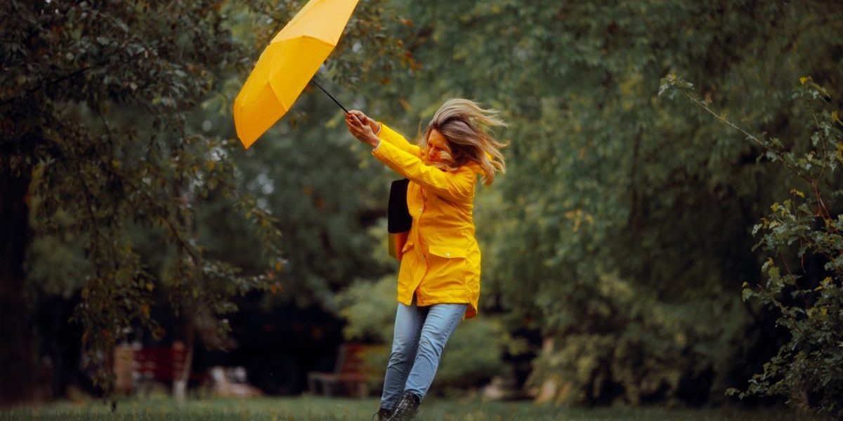 Cod GALBEN de vânt puternic: Rafale de 90 km/h în România! Vezi zonele afectate