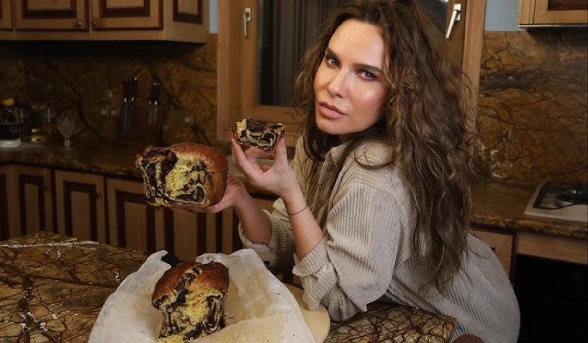 Anna Lesko, celebra cântăreață și personalitate TV, a ales pentru această perioadă pascală să își păstreze tradiția și să prepare cozonacul acasă, cu propriile mâini, și nu să îl transforme într-un produs de business