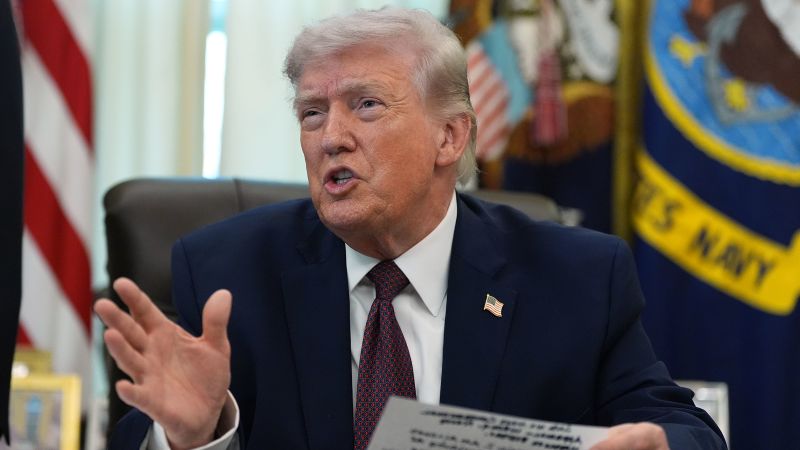 Autoritățile din Statele Unite ale Americii se confruntă cu numeroase contestări legale după emiterea unui ordin executiv de către președintele Donald Trump, menit să reglementeze modul în care se desfășoară votul prin corespondență