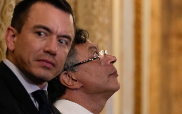 Ecuador: Război economic cu Columbia. Taxe vamale de 100%