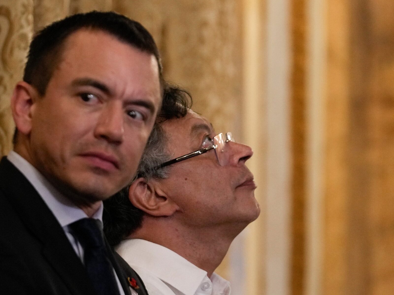 Ecuador: Război economic cu Columbia. Taxe vamale de 100%