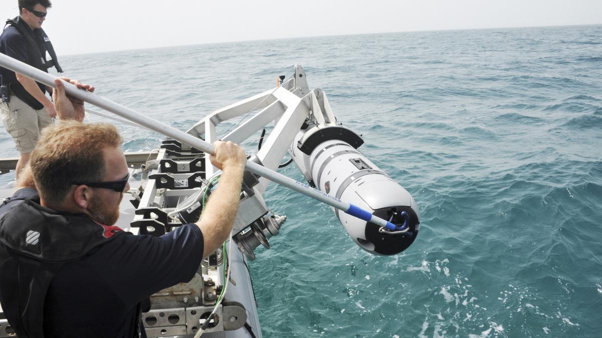 SUA trimit drone în Ormuz: Război tehnologic cu Iranul pentru mine