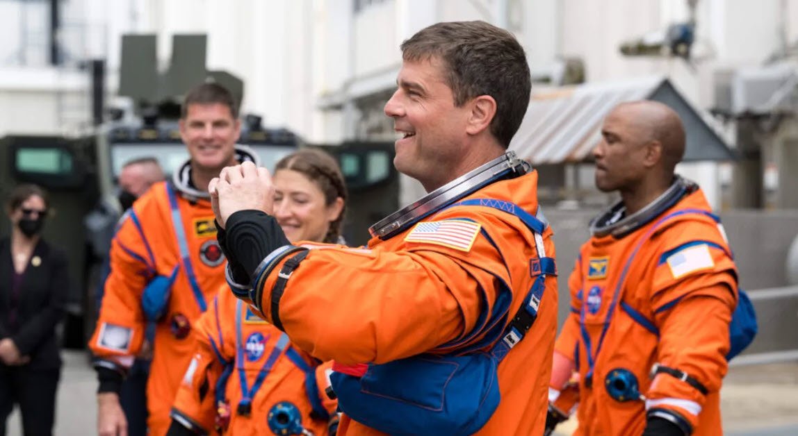 Lansarea misiunii Artemis 2 marchează revenirea astronauților pe orbita Lunii după peste 50 de ani Cea mai recentă misiune spațială a NASA, Artemis 2, a reușit să aducă în centrul atenției râvnita întoarcere a oamenilor în apropierea Lunii după mai bine de jumătate de secol