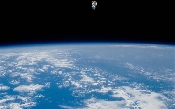 Astronautul NASA, în spațiu, NU era legat! Manevra istorică din 1984