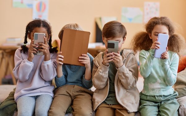 Estonia, împotriva restricțiilor online pentru copii