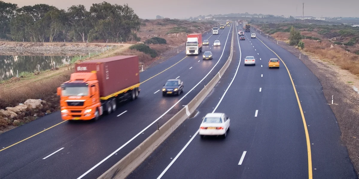 Mașinile penalizate la București: Taxă de 1.000 lei din 15 aprilie. Cine e vizat?