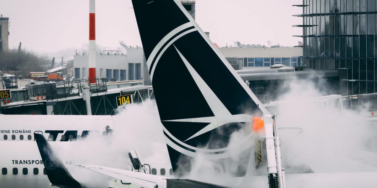 UE: Măsuri de urgență pentru combustibilul avioanelor. Războiul, pericol pentru aprovizionare