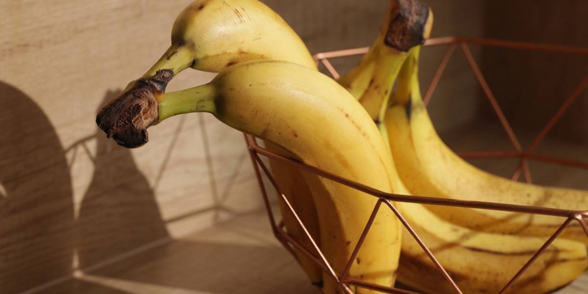 Trucul simplu care ÎȚI prelungește viața bananelor: ce trebuie să faci