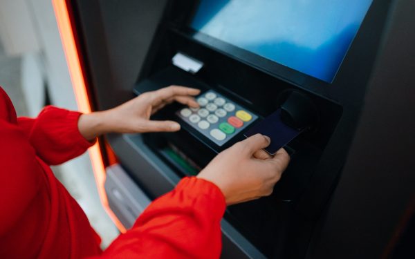 Băncile în blocaj: nu mai poți scoate bani, bancomatele, inutilizabile