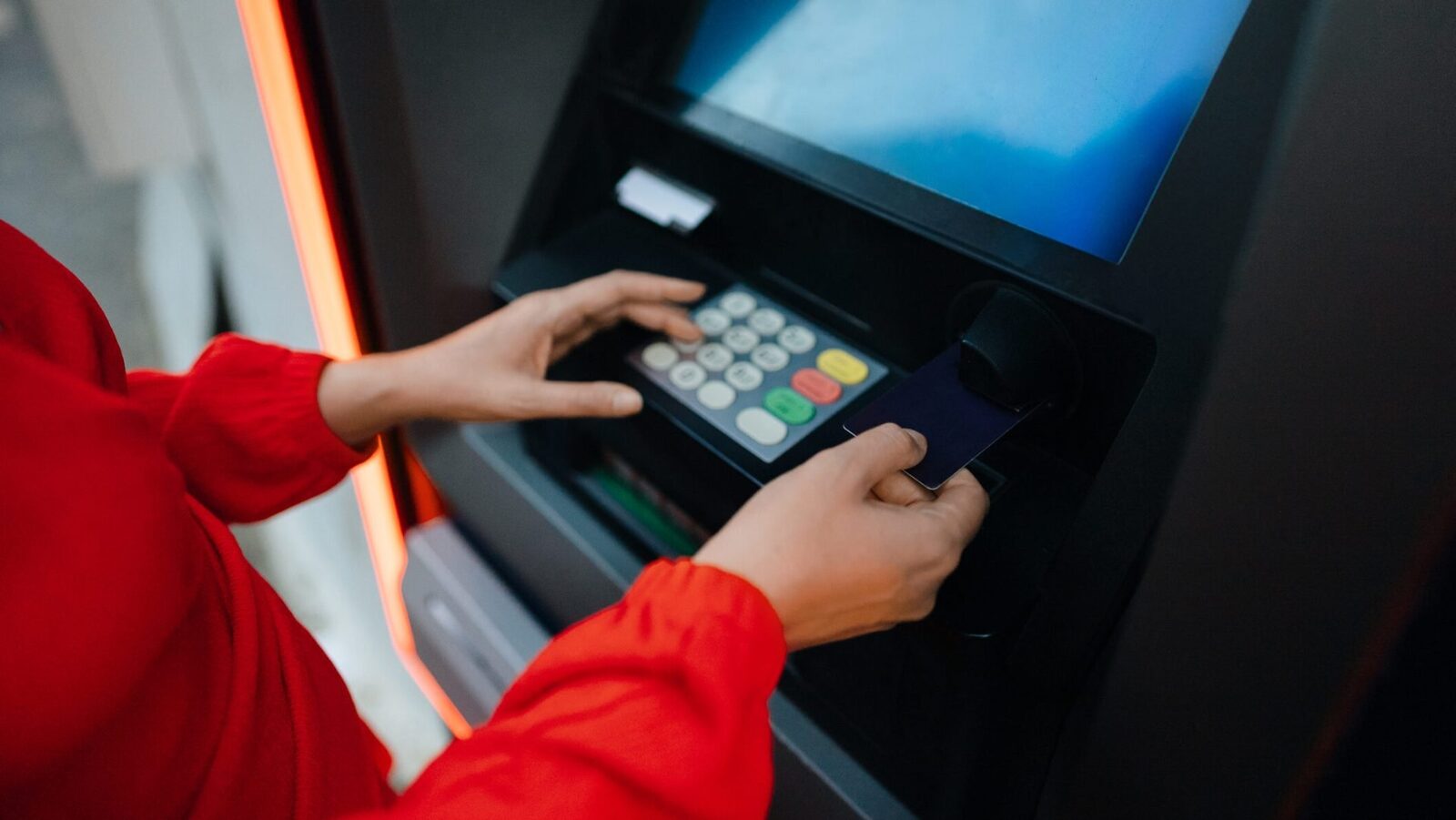 Băncile în blocaj: nu mai poți scoate bani, bancomatele, inutilizabile