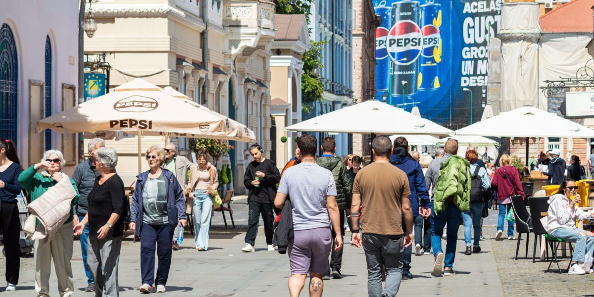 Mari diferențe între bărbați și femei: Cum stau în România la muncă