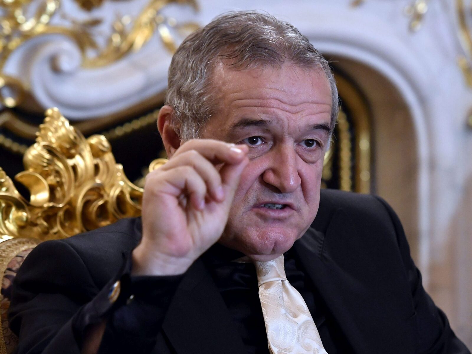 Becali, sfaturi spirituale pentru Lucescu jr: „Numai el îl poate ajuta”