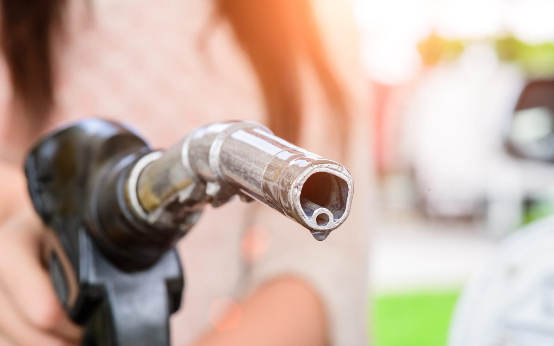 Creșterea prețurilor la carburanți, cauzată de dezechilibrul dintre cerere și ofertă Prețurile la petrol și, implicit, la carburanți continuă să crească, alimentate de dezechilibrele de pe piață