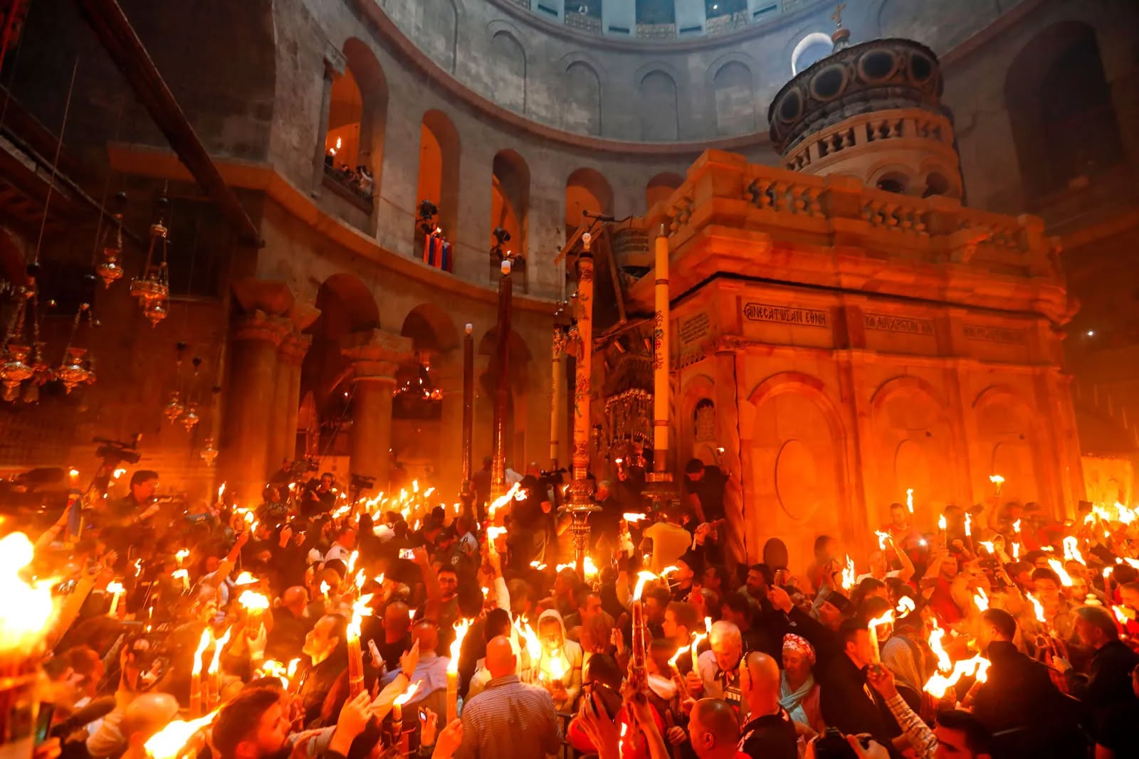 Biserica Sfântului Mormânt din Ierusalim își redeschide porțile după 40 de zile de restricții, oferind credincioșilor posibilitatea de a participa la ceremoniile pascale