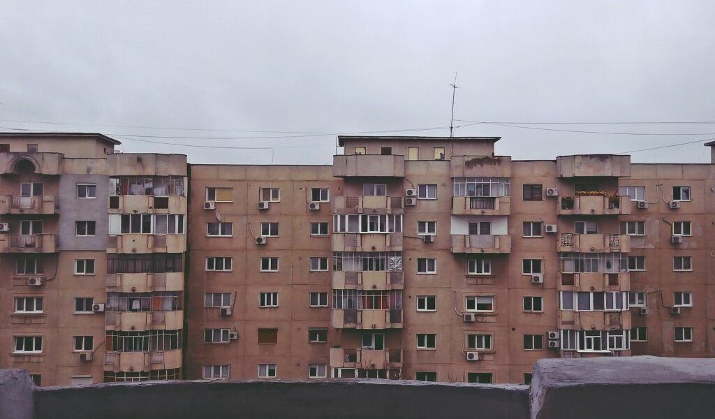 Blocuri, noi responsabilități: Vecinii de sub tine, o povară legală