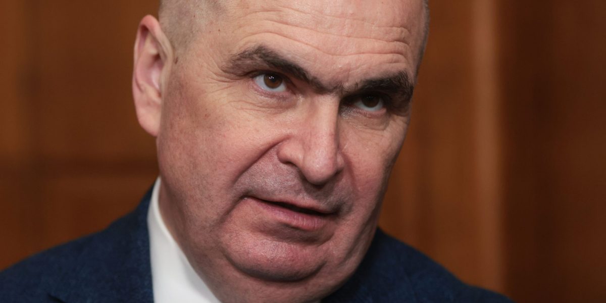 Ce salariu are premierul Bolojan și cum se compară cu șefii europeni?