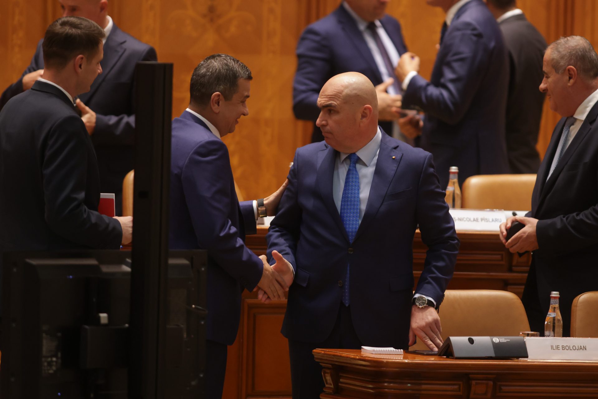 Premierul Ilie Bolojan avertizează asupra posibilei escaladări a tensiunilor politice, spunând că, deși nu a exclus o criză guvernamentală în perioada următoare, această situație nu trebuie să devină un motiv pentru destabilizare