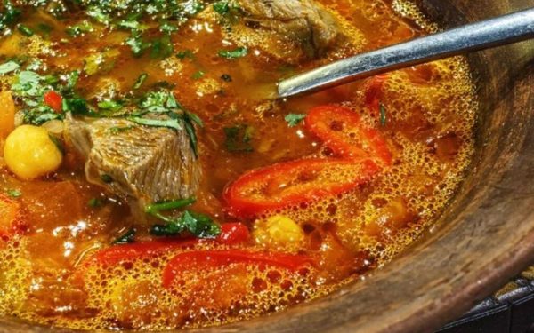 Cine NU are voie miel de Paște: Avertismentul medicilor pentru o Sărbătoare fără riscuri