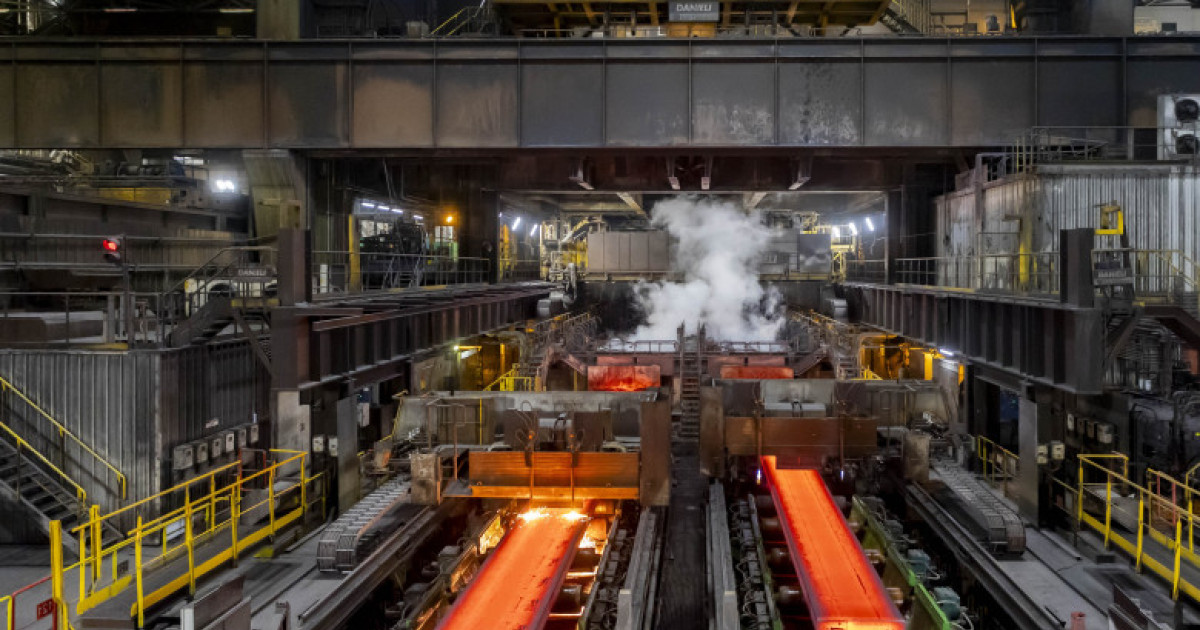 Consiliul Concurenței a dat undă verde: UMB Steel preia activele ArcelorMittal Hunedoara Consiliul Concurenței a autorizat tranzacția prin care UMB Steel SRL, parte a grupului UMB, controlat de familia Umbrărescu, vrea să achiziționeze activele ArcelorMittal Hunedoara SA