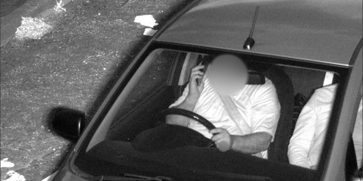 Camere AI în trafic: Șoferii din Europa, prinși cu telefonul sau fără centură