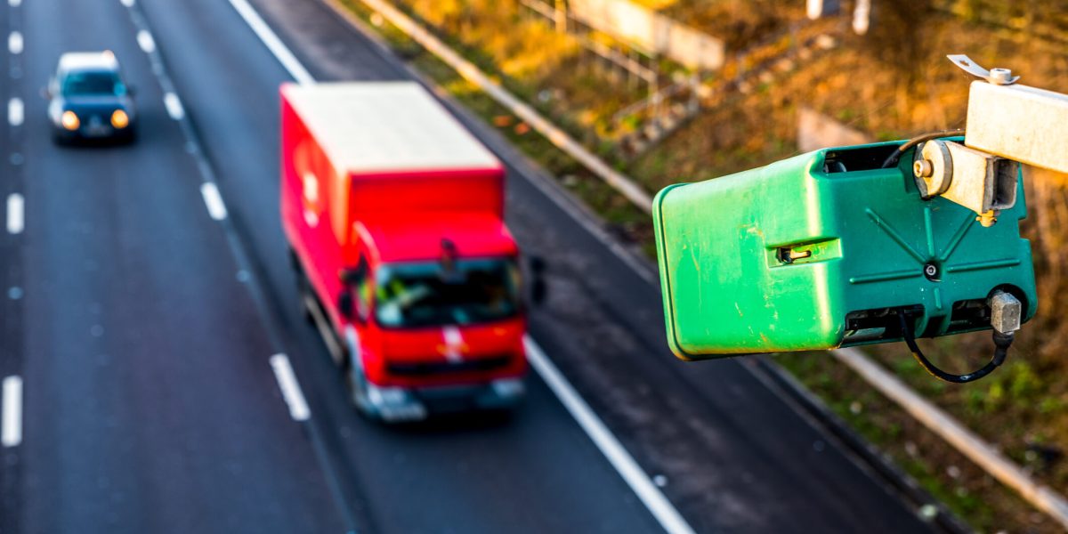 Radare cu AI, în Europa: Camerele „văd” șoferii și în interior!