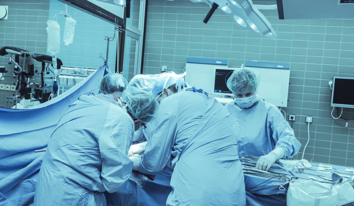Cancerul de colon continuă să fie una dintre cele mai frecvente și periculoase forme de cancer din România, iar depistarea timpurie rămâne o provocare majoră pentru sistemul medical