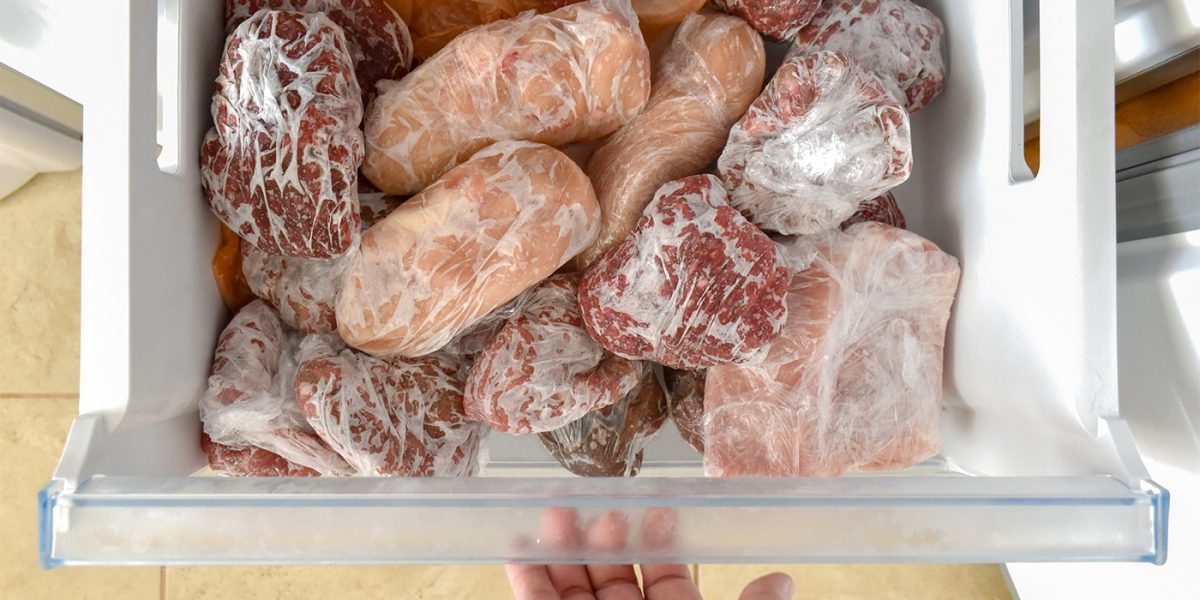 Cât rezistă mielul la congelator? E mai „mofturos” ca vită și pui
