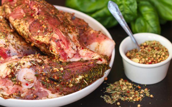 Miel fără miros? Trucuri simple, dar eficiente, pentru masa de Paște