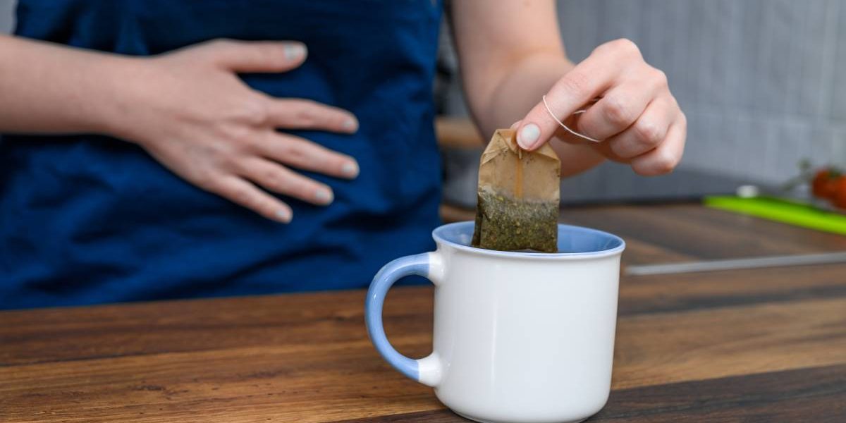 Ceaiuri naturale pentru stomacul iritat după Paște: balonare și arsuri